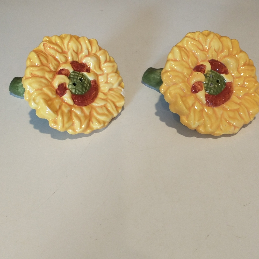 Sunflower Salt & Pepper Shakers